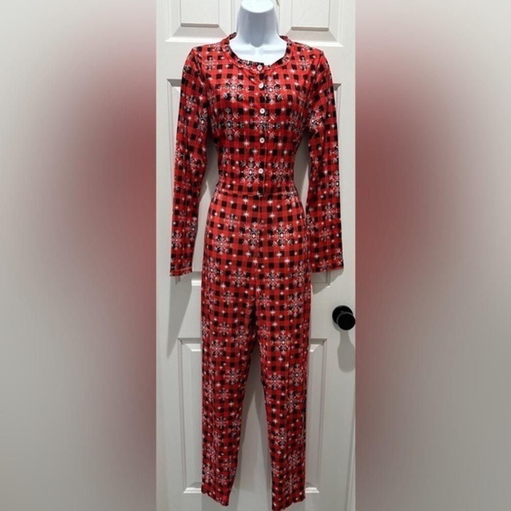 ChicMe Red Plaid Holiday Snowflake Jumpsuit Pajamas Size Large NWOT
